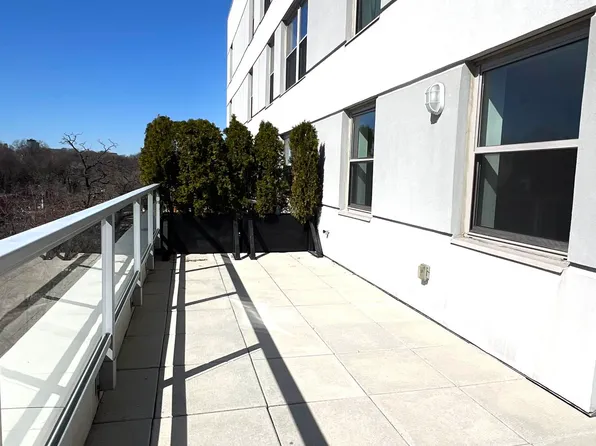 510 Flatbush Avenue image 1 of 20