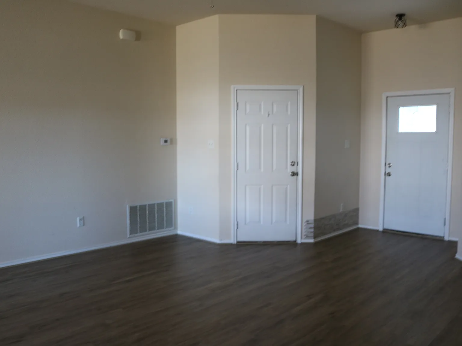 3 bed, 1402 sqft, $1,850 — Photo 4