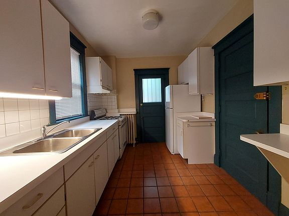 4th image of 1028 Starkweather Ave APT 1