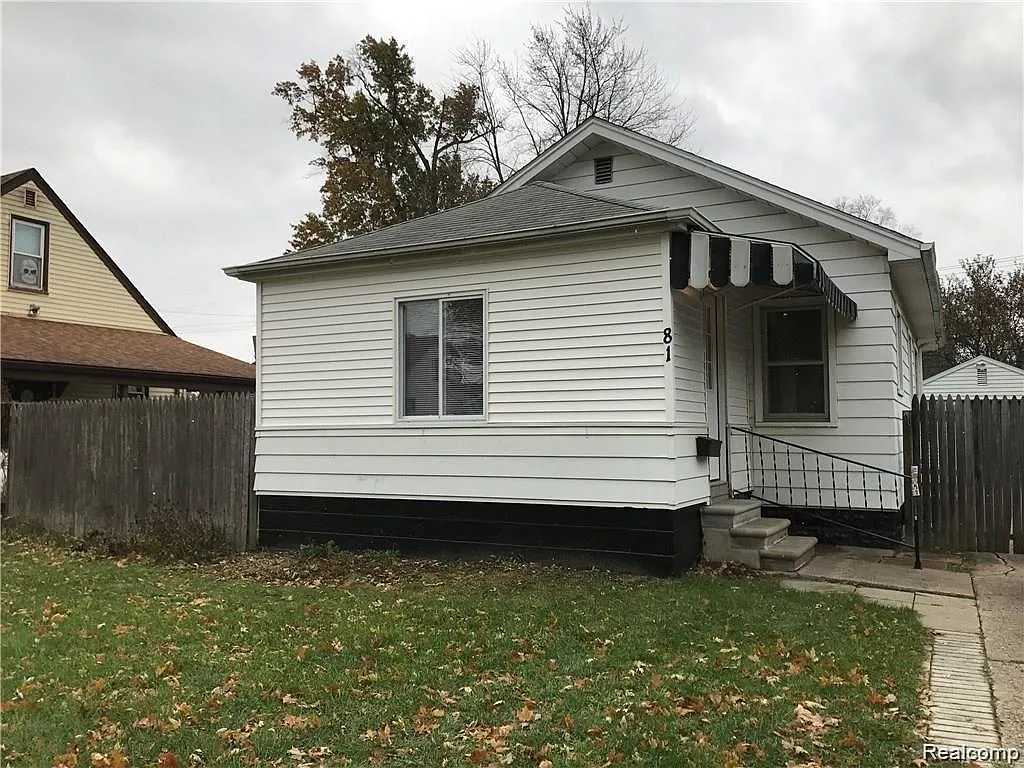 81 W Harry Ave photo 1