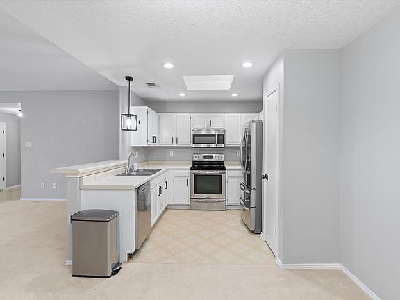 3rd image of 616 Renaissance Pl