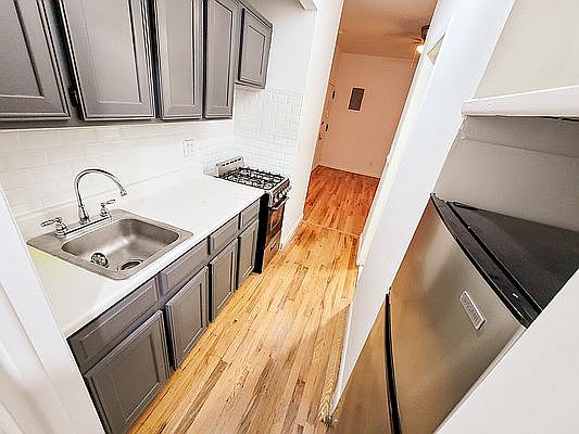 1st image of 2333 1st Ave APT 2B