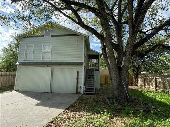 715 1/2 W Richard Ave, Kingsville, TX 78363