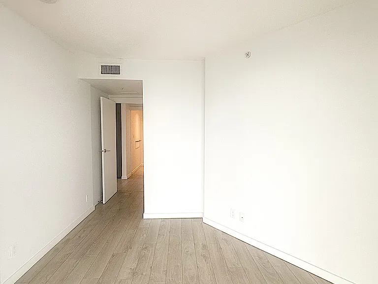 685 Pacific Blvd #1807 — Photo 4