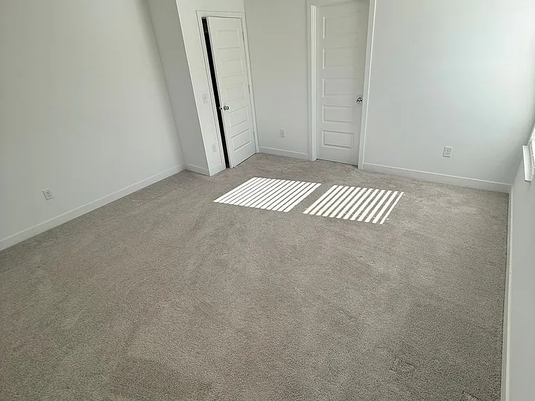 1046 Elmwood Ln — Photo 28
