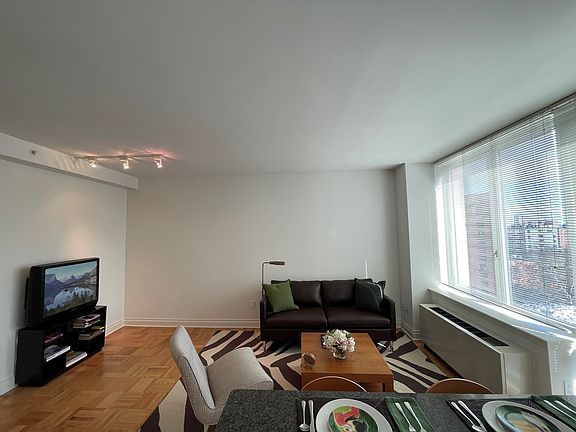 5th image of 1510 Lexington Ave APT 10E
