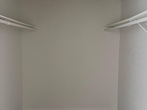 3rd image of 14109 Delano St APT 5