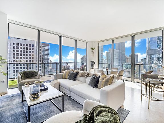 4th image of 68 SE 6th St APT 2201