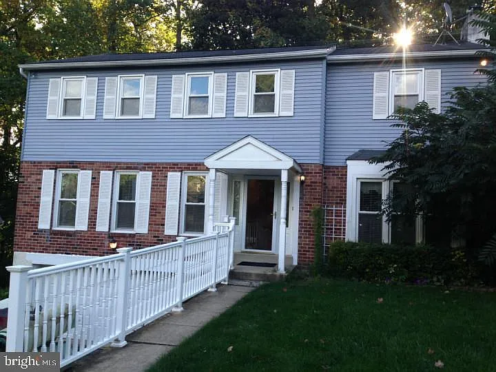 4 bed, 2.5 bath, 2240 sqft, $4,295 — Photo 3