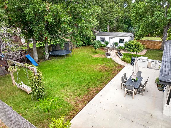 5th image of 403 Spring Ln