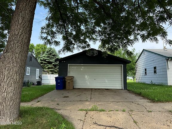 3rd image of 203 6th St NE