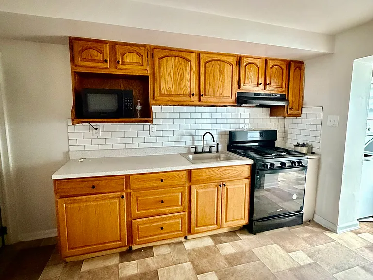 2084 E Pacific St — Photo 4