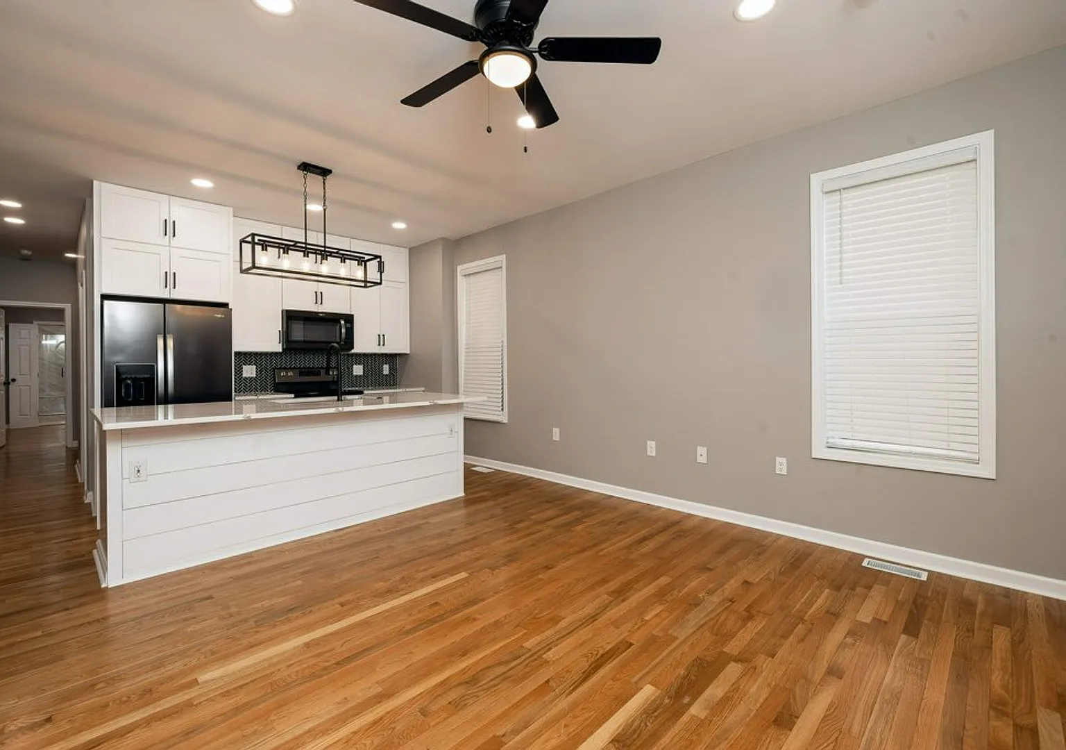 Summit St 1659-1661 MLR — Photo 4