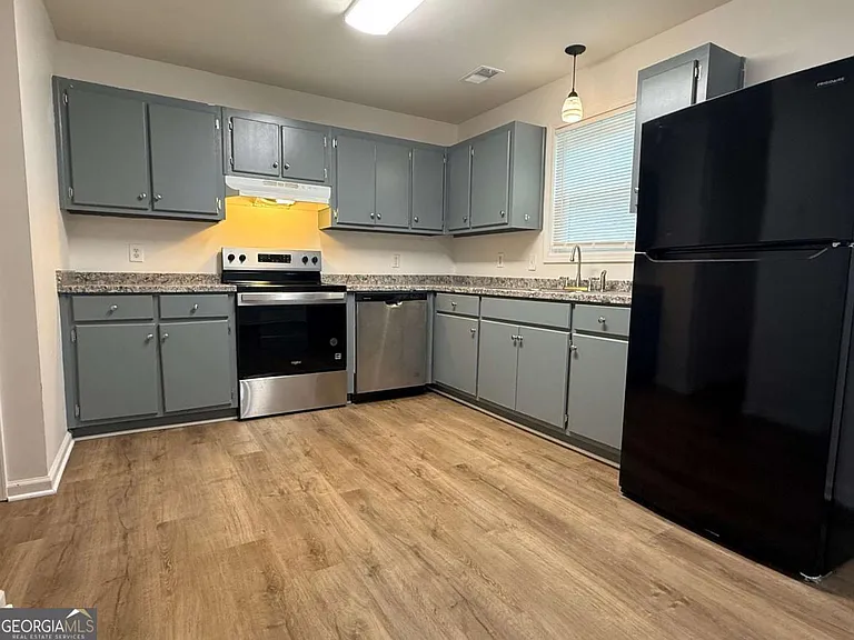 160 2nd St #2 — Photo 17