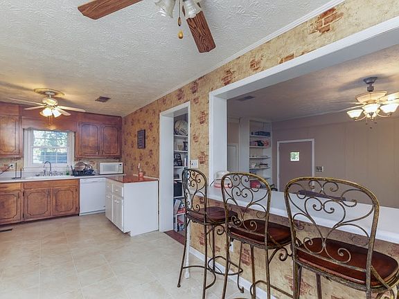 4th image of 501 N College Dr