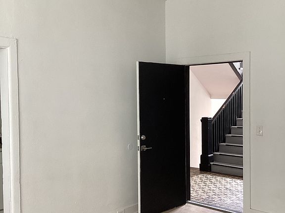 4th image of 36 NE 65th St #16