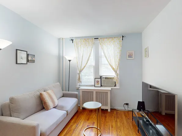 43-10 48th Avenue image 10 of 38