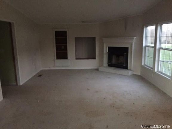 4th image of 105 Hickory Nut Dr