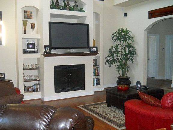 5th image of 66 Providence Ln