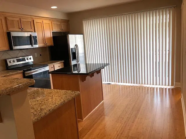 2 bed, 2.5 bath, 1550 sqft, $3,750 — Photo 4