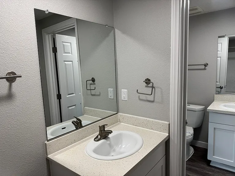 Villa Del Sol Apartments — Photo 65