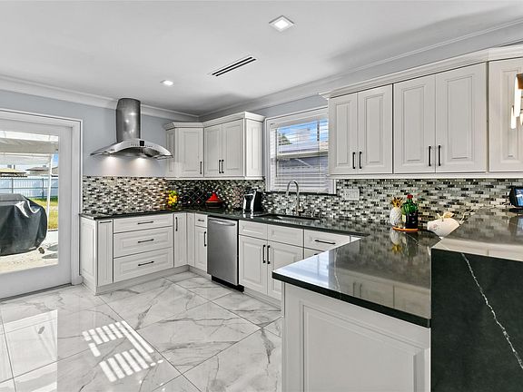 3rd image of 2859 Kentucky Street