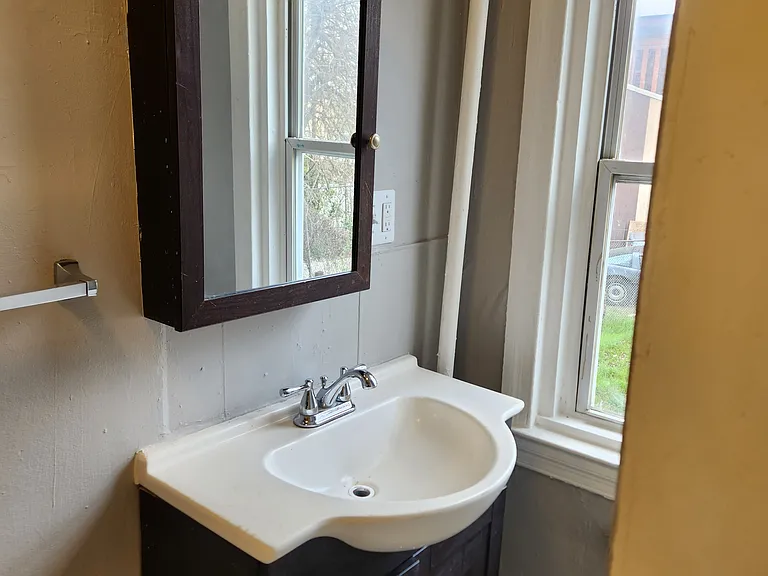 320 Wallace St — Photo 21