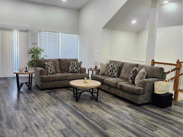 2914 Chateau St — Photo 2