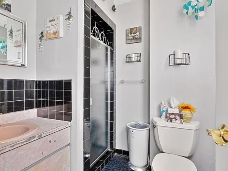 402 Regina St #1 — Photo 3