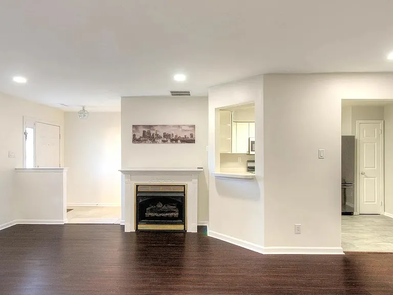 4402 Aberdeen Ln — Photo 6