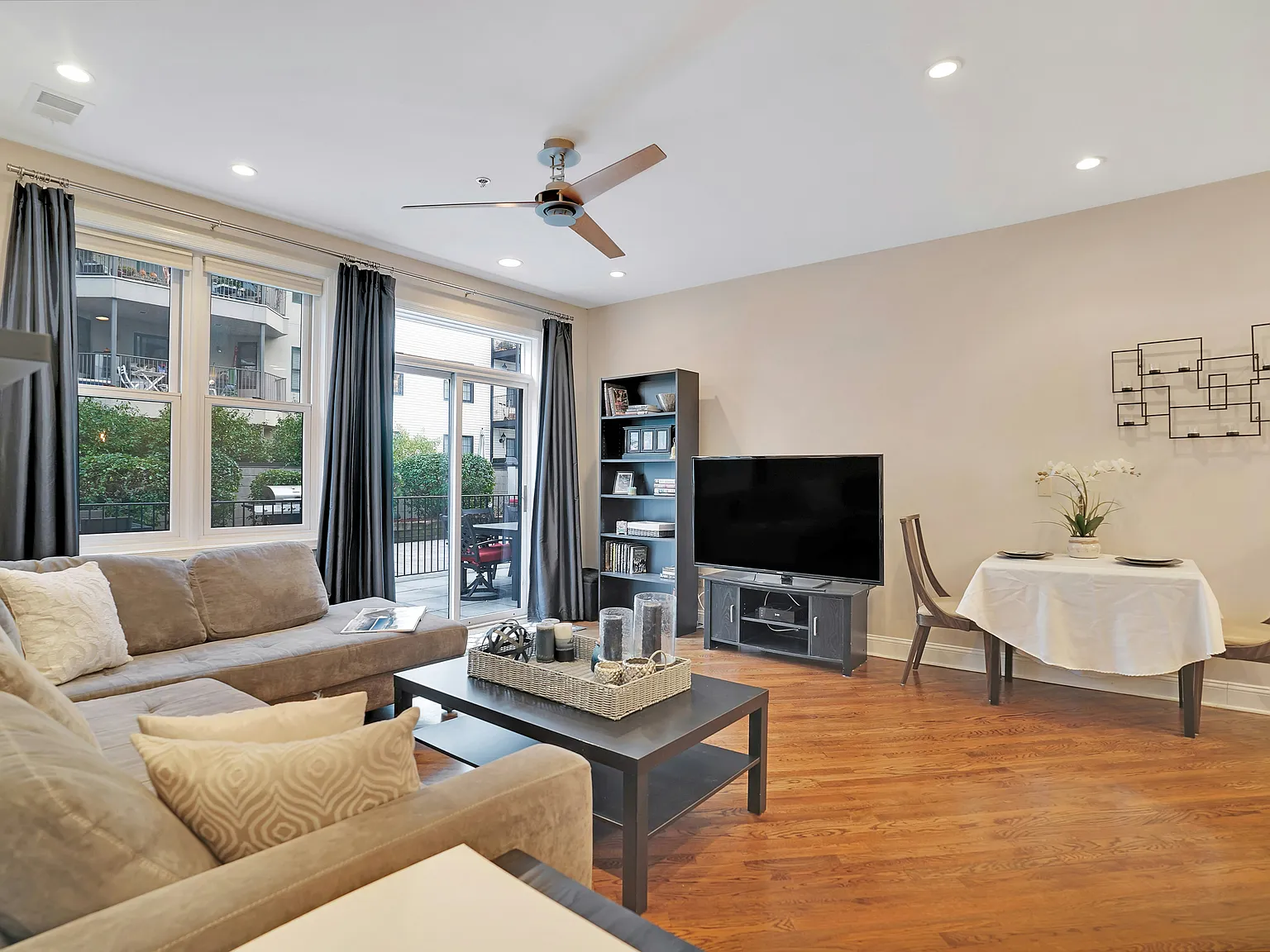 2 bed, 1101 sqft, $4,750 — Photo 4