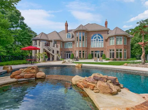 6006 Westshore Ct, Parkville, MO 64152