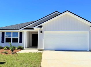 6400 Firefly Dr, Milton, FL 32583