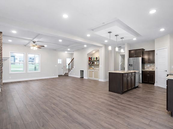4th image of 2417 Bucklin Dr