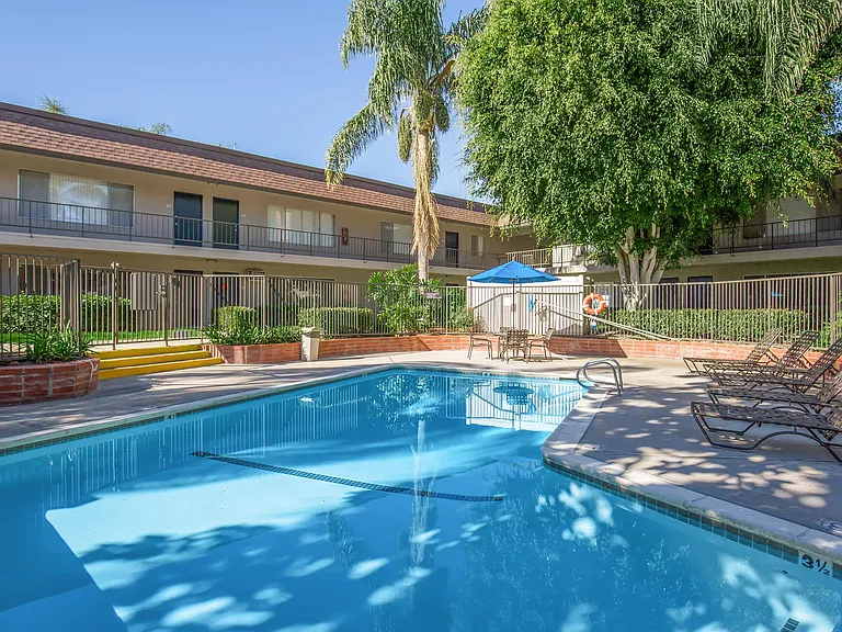 Huntington Highlander Apartment Homes — Photo 3