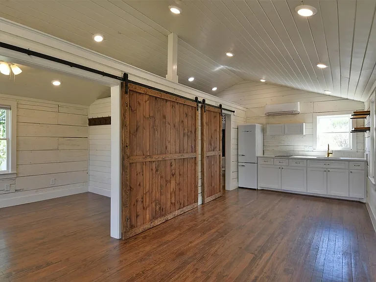 4875 Main St #TINY — Photo 8