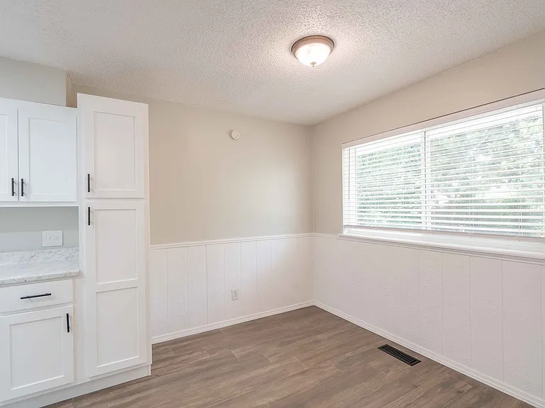 3321 S Ash Ave — Photo 14