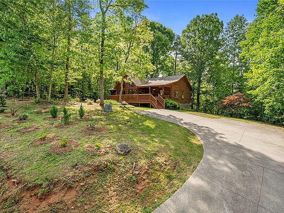 3rd image of 21 W Ridge Dr