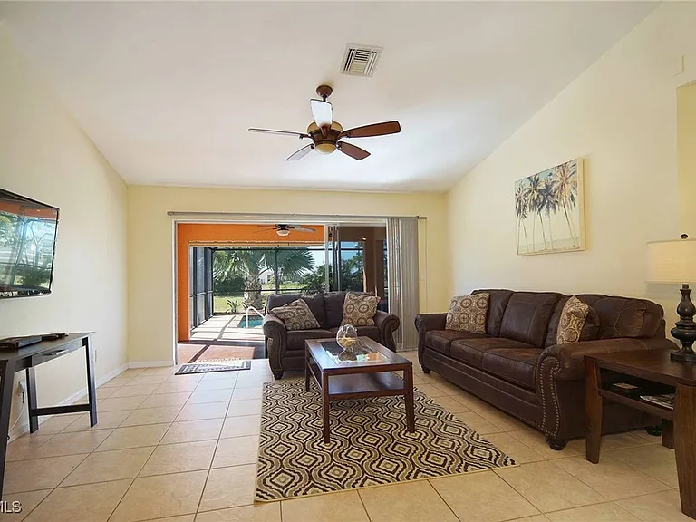 1916 NW 13th Pl — Photo 5