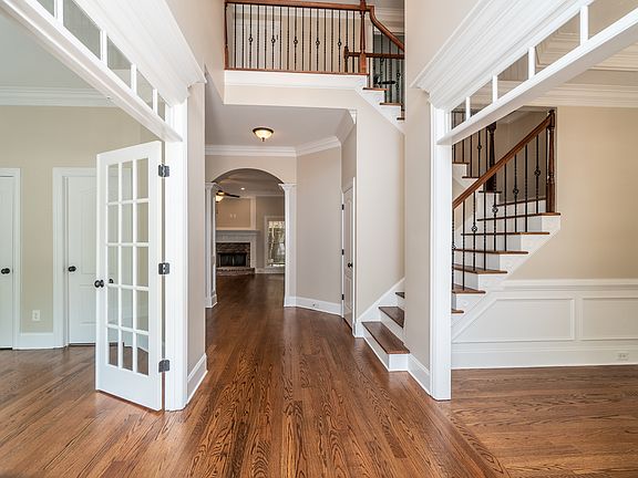 3rd image of 2101 Vicarage Ln