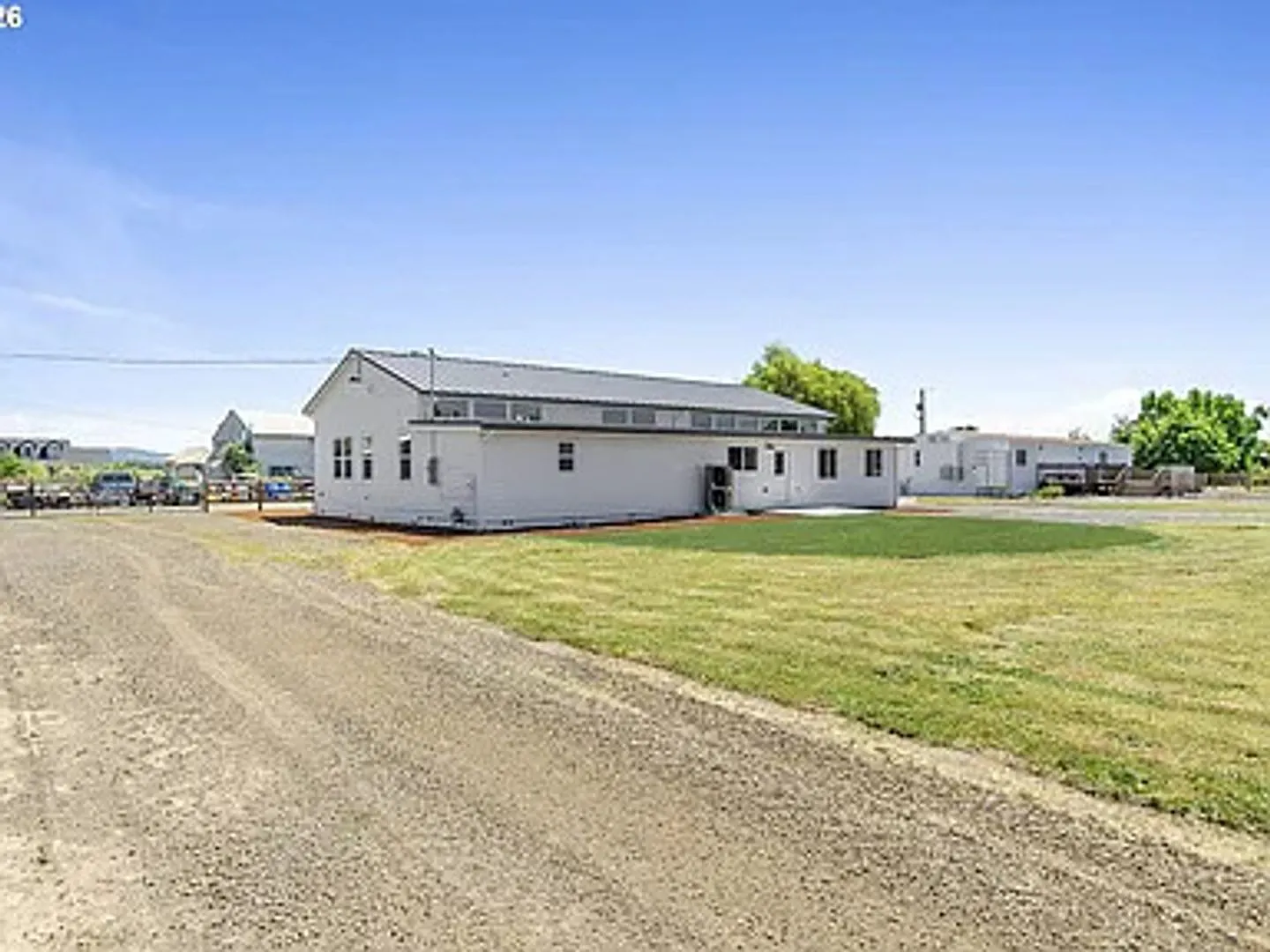 Modern 3 Bedroom, 3 Full Bath Home on Acreage in Amity — Photo 2