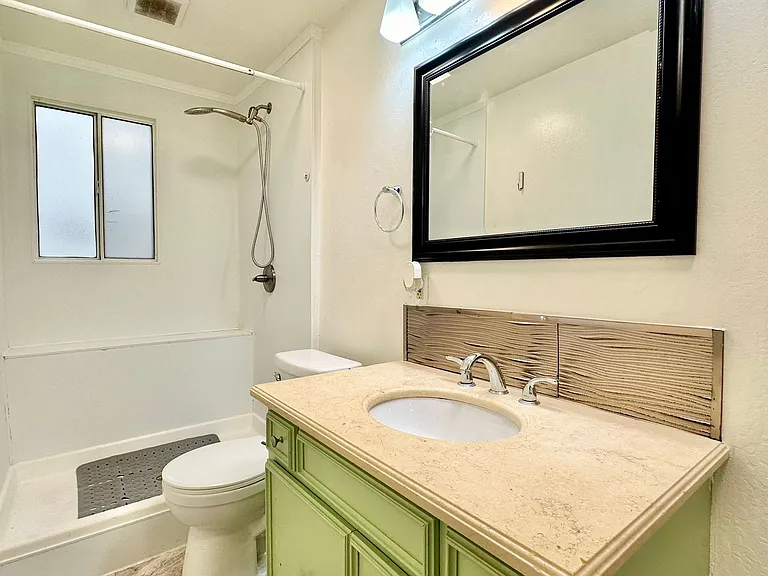 225 Nicholl Ave #B — Photo 9