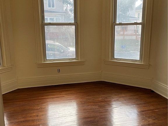 2nd image of 211 Elizabeth St #13