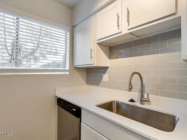 1645 N Date — Photo 3