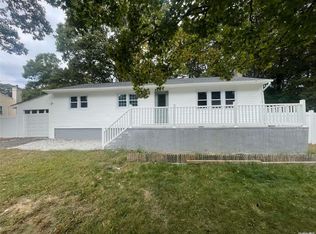 15 Adams Ln, Middle Island, NY 11953