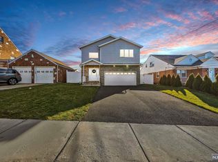 136 Kent St, Hackensack, NJ 07601