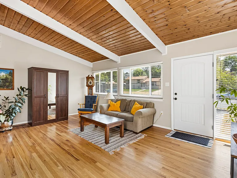 1321 Eagle View Dr — Photo 5
