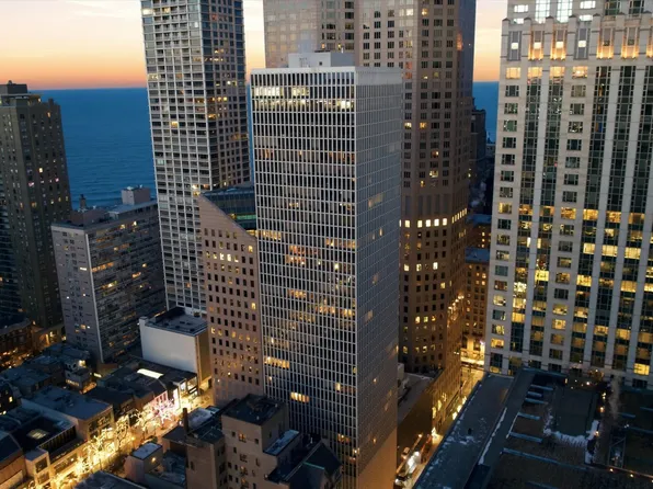 100 E Walton St APT 35D, Chicago, IL 60611