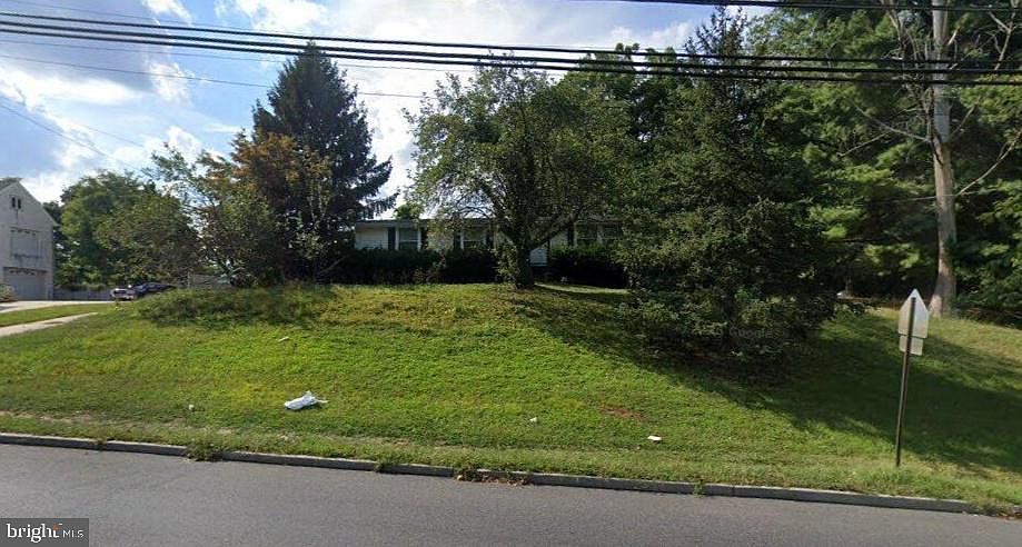 1st image of 704 Laurel Rd