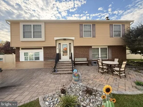 29 Candlewood Cir, Marlton, NJ 08053